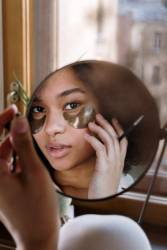 الصحيحة لتنظيف الوجه بالمنزل لبشرة اكثر نظارة و اشراق 167x250 - الطريقة الصحيحة لتنظيف الوجه بالمنزل لبشرة اكثر نظارة و اشراق